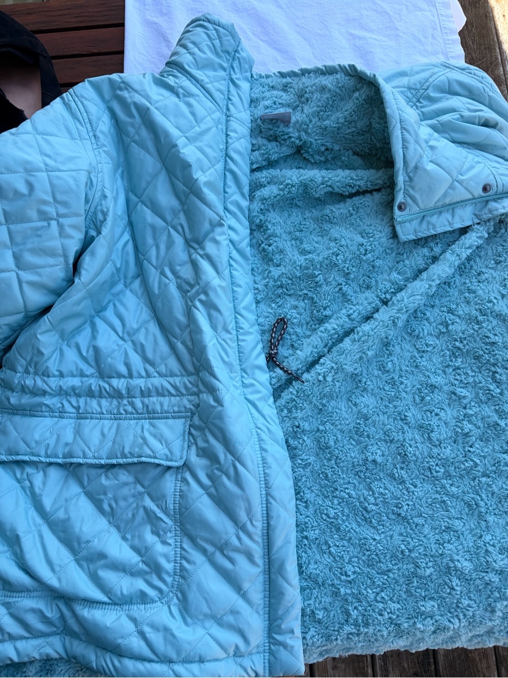 Columbia Light Blue Quilted Puffer Jacket with Sherpa Interior